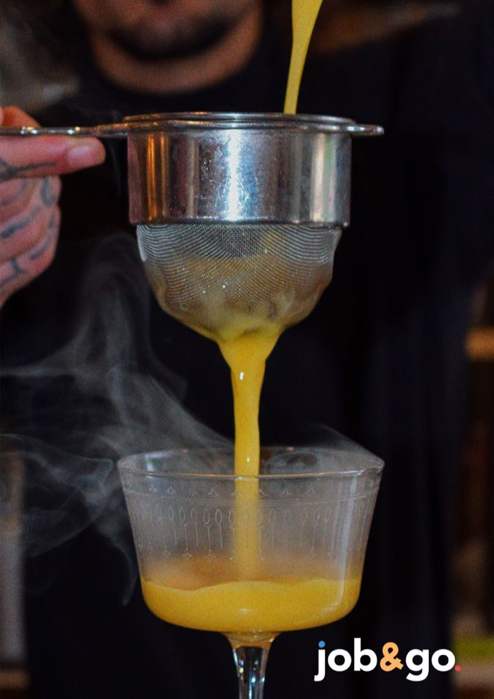 Cocktail préparé par un barman extra CHR à Bordeaux